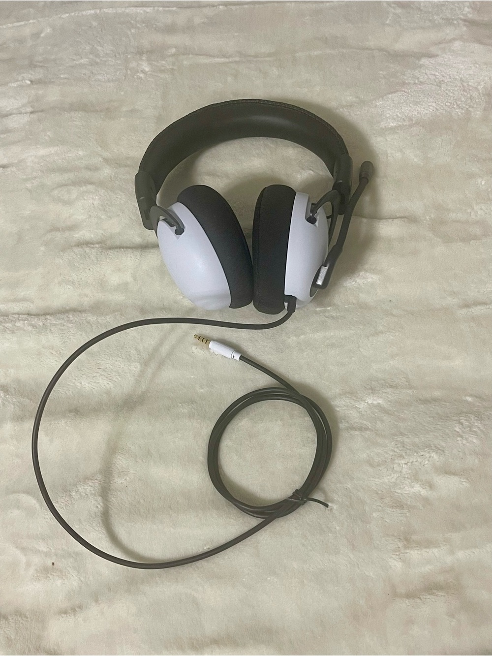 Game Onn Wired Video Gaming Headset 3.5mm Connector Flip-to-Mute Mic PS4-5 NWOB